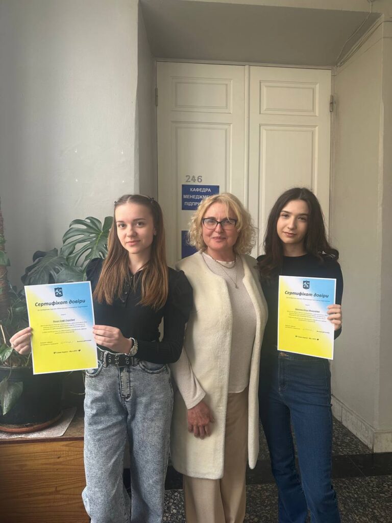 20 травня вручено Сертифікати щодо успішного закінчення курсу Міжнародні економічні відносини